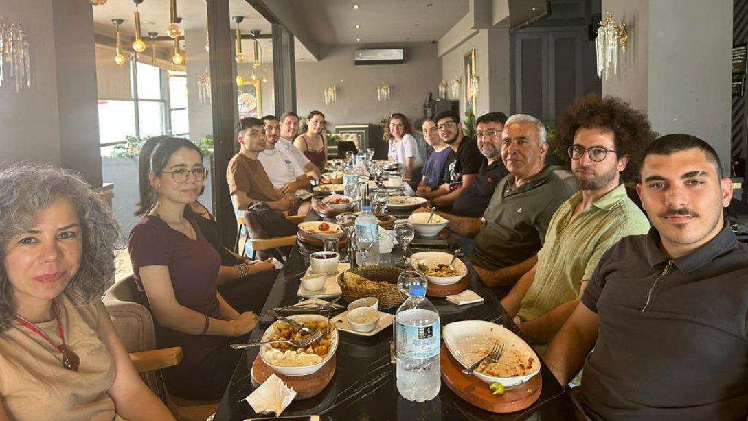 Eğitim Müşavirimiz Sayın Ekrem TOKLUCU Kıbrıslı Yüzler Projesinde Yer Alan Öğrenciler İle Öğle Yemeğinde Bir Araya Geldi